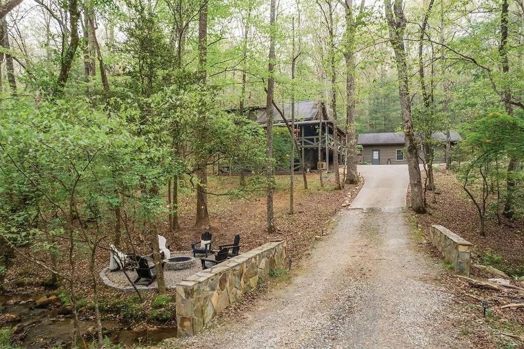 Modern With Luxury Gym, Firepit + Game Room!