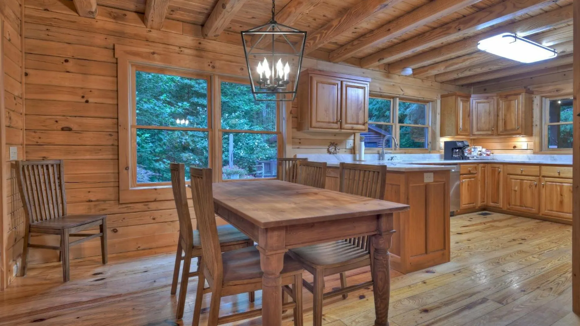 Blueberry Hill - Relax In The Hot Tub Or Roast Marshmallows By The Firepit *
