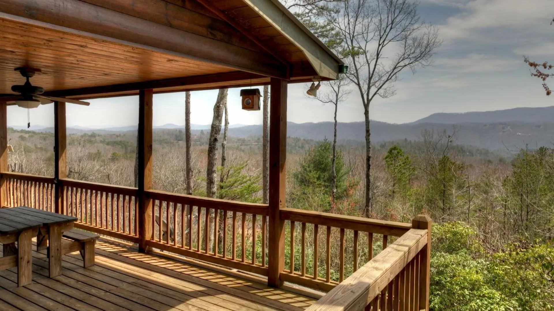 Overlook Retreat - Mountain Views Pet-friendly