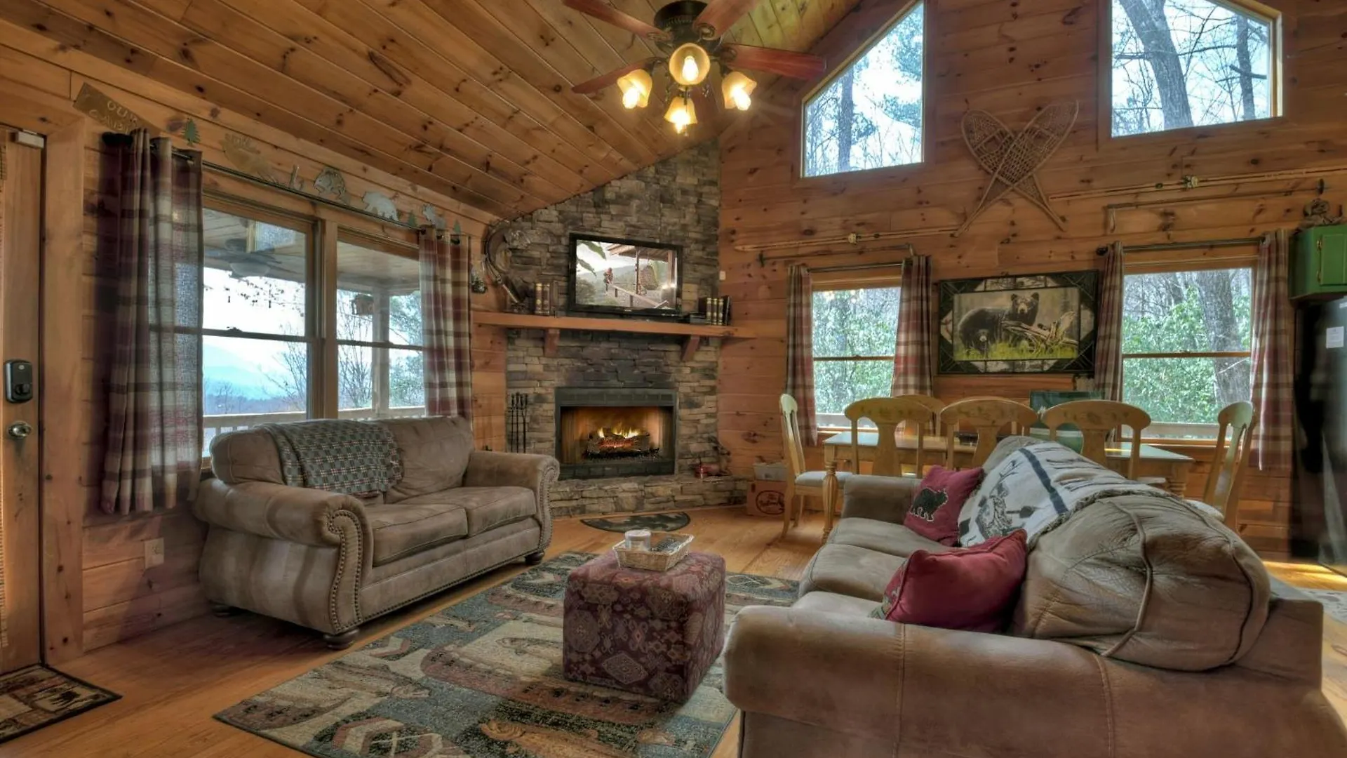 Villa Overlook Retreat - Mountain Views Pet-friendly