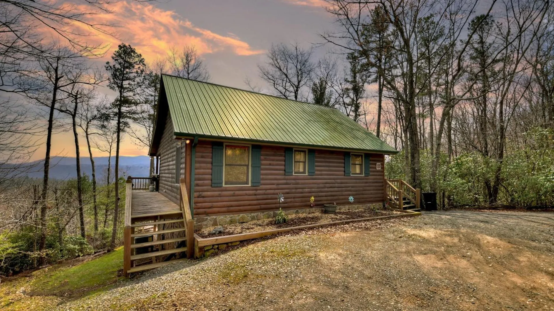 Villa Overlook Retreat - Mountain Views Pet-friendly