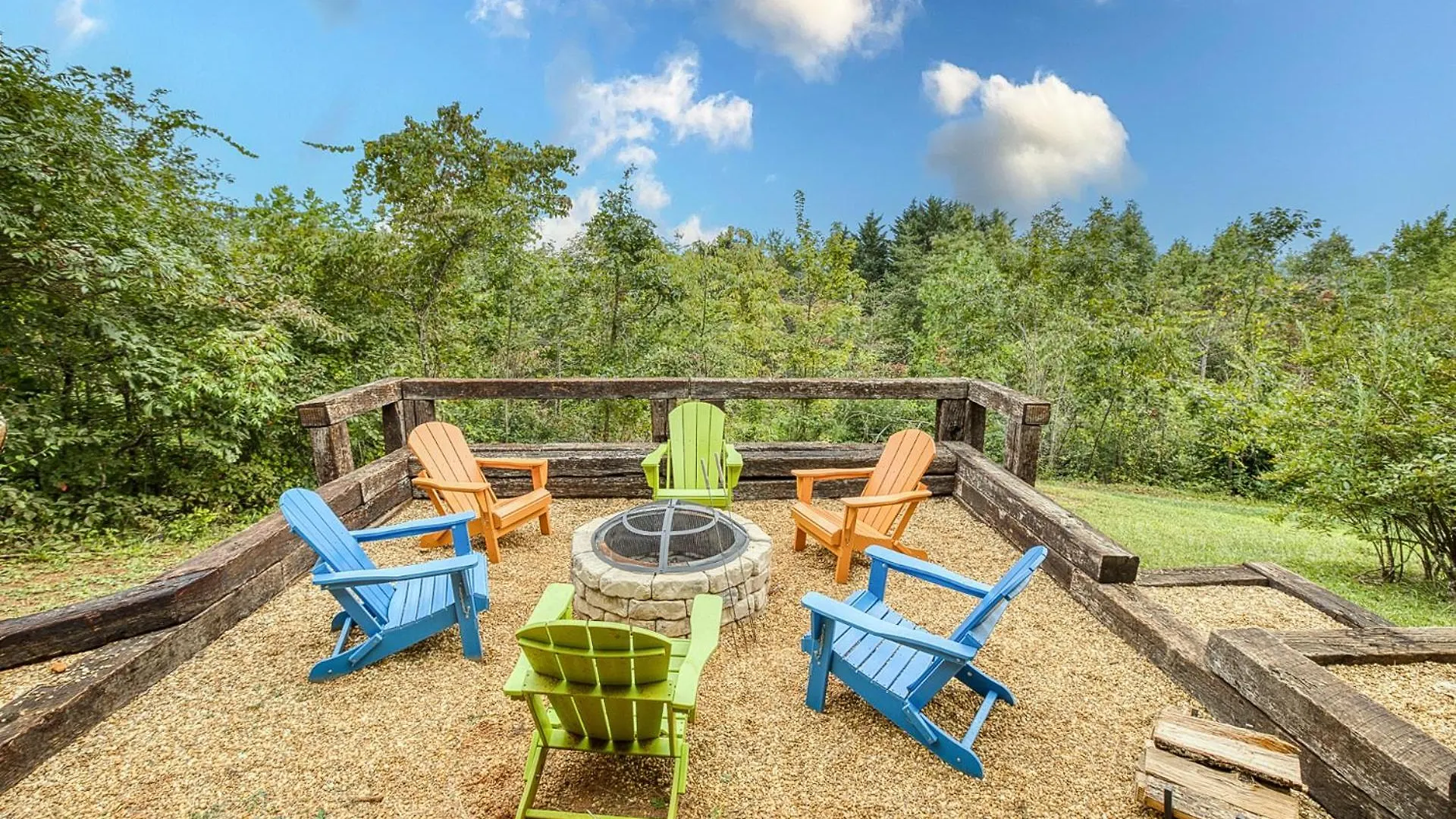 Sky High By Bk Stays. Large Cabin. Amazing Views. Game Room. Jacuzzi. Six Bedrooms. Sleeps 12 Holiday home *