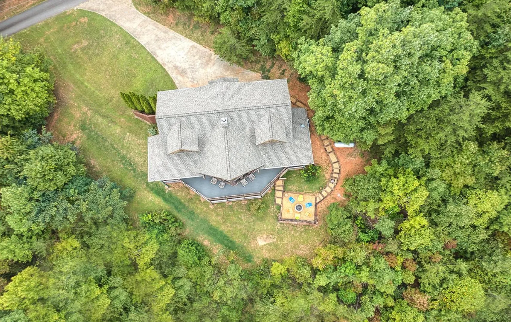 Holiday home Sky High By Bk Stays. Large Cabin. Amazing Views. Game Room. Jacuzzi. Six Bedrooms. Sleeps 12 *