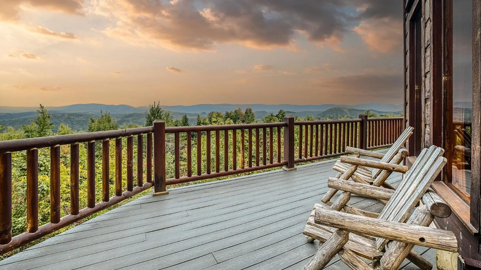Holiday home Sky High By Bk Stays. Large Cabin. Amazing Views. Game Room. Jacuzzi. Six Bedrooms. Sleeps 12 Blue Ridge