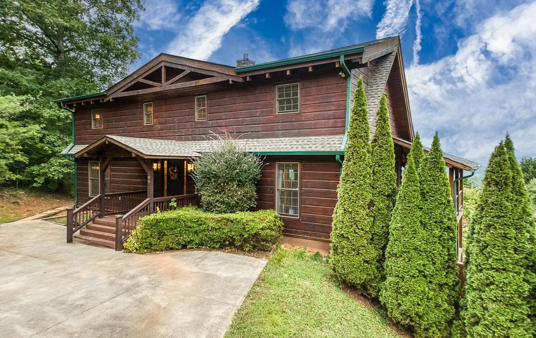 Holiday home Sky High By Bk Stays. Large Cabin. Amazing Views. Game Room. Jacuzzi. Six Bedrooms. Sleeps 12