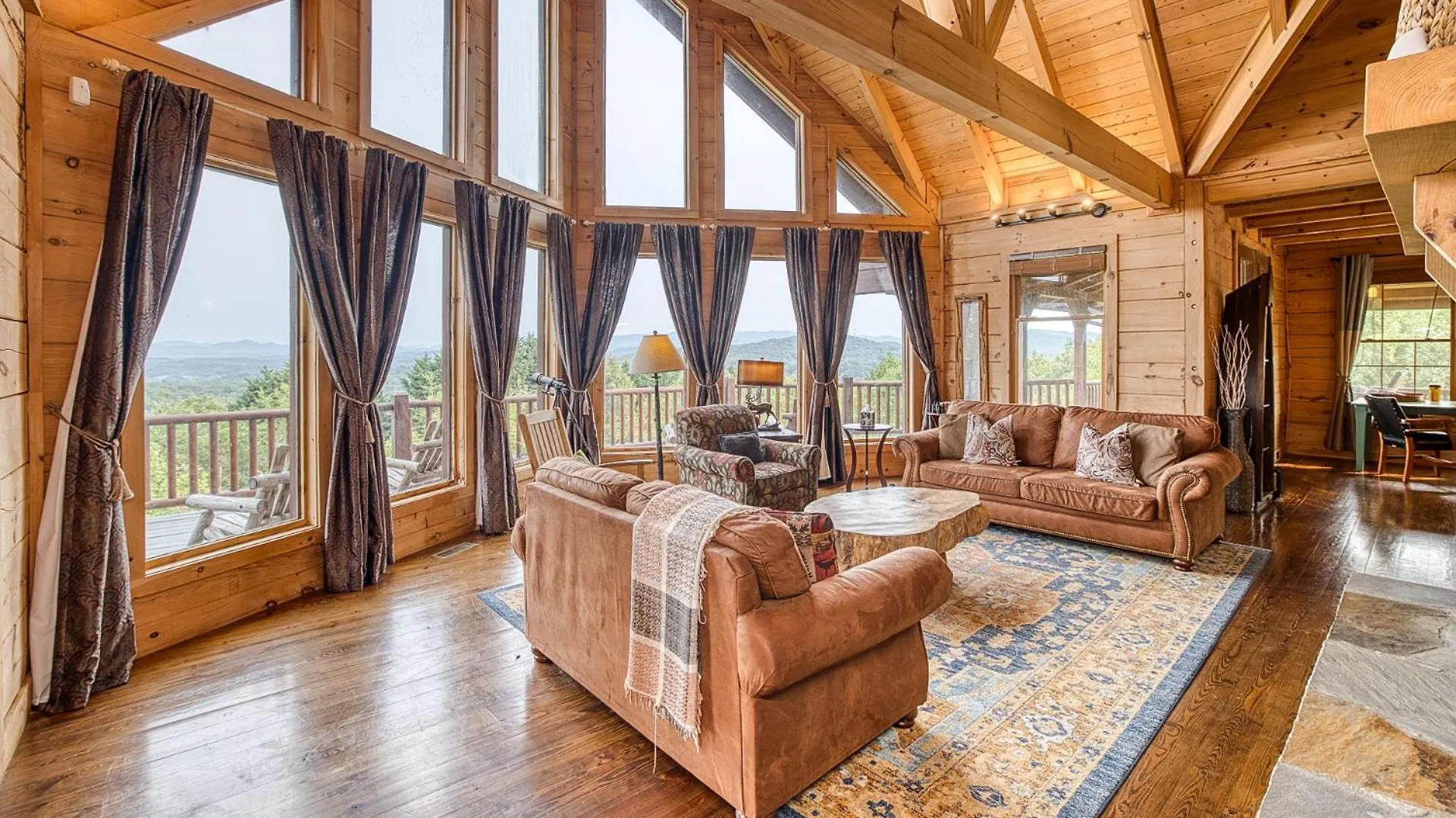Holiday home Sky High By Bk Stays. Large Cabin. Amazing Views. Game Room. Jacuzzi. Six Bedrooms. Sleeps 12 *