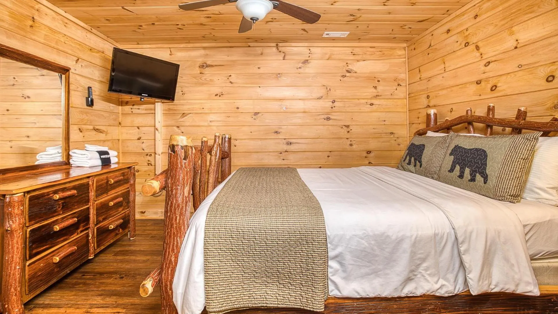 Sky High By Bk Stays. Large Cabin. Amazing Views. Game Room. Jacuzzi. Six Bedrooms. Sleeps 12 * Blue Ridge