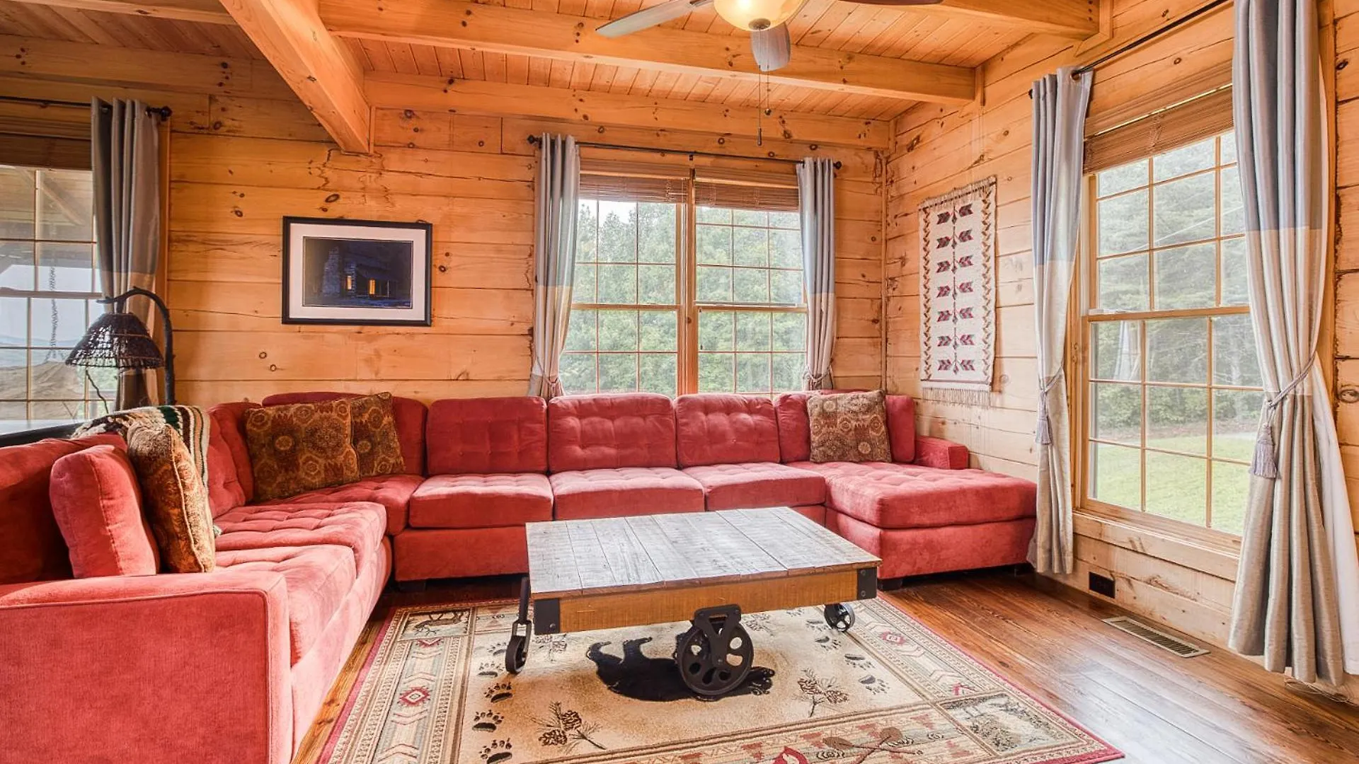 Holiday home Sky High By Bk Stays. Large Cabin. Amazing Views. Game Room. Jacuzzi. Six Bedrooms. Sleeps 12