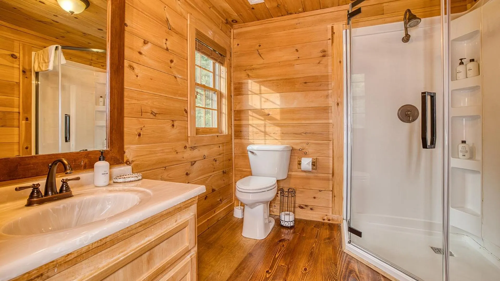 Sky High By Bk Stays. Large Cabin. Amazing Views. Game Room. Jacuzzi. Six Bedrooms. Sleeps 12 Blue Ridge