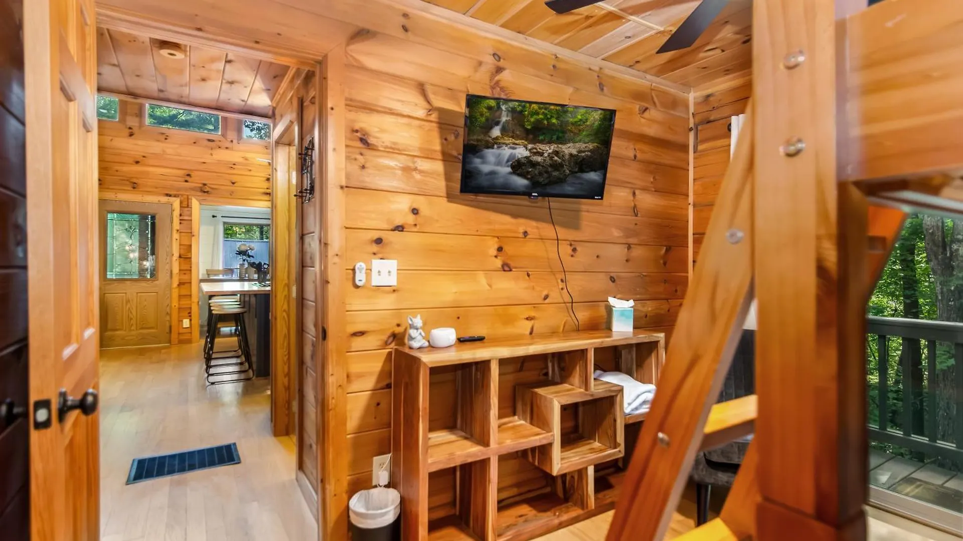 Downward Dog - Hot Tub, Pool Table, Fireplace, Yoga Den Holiday home *