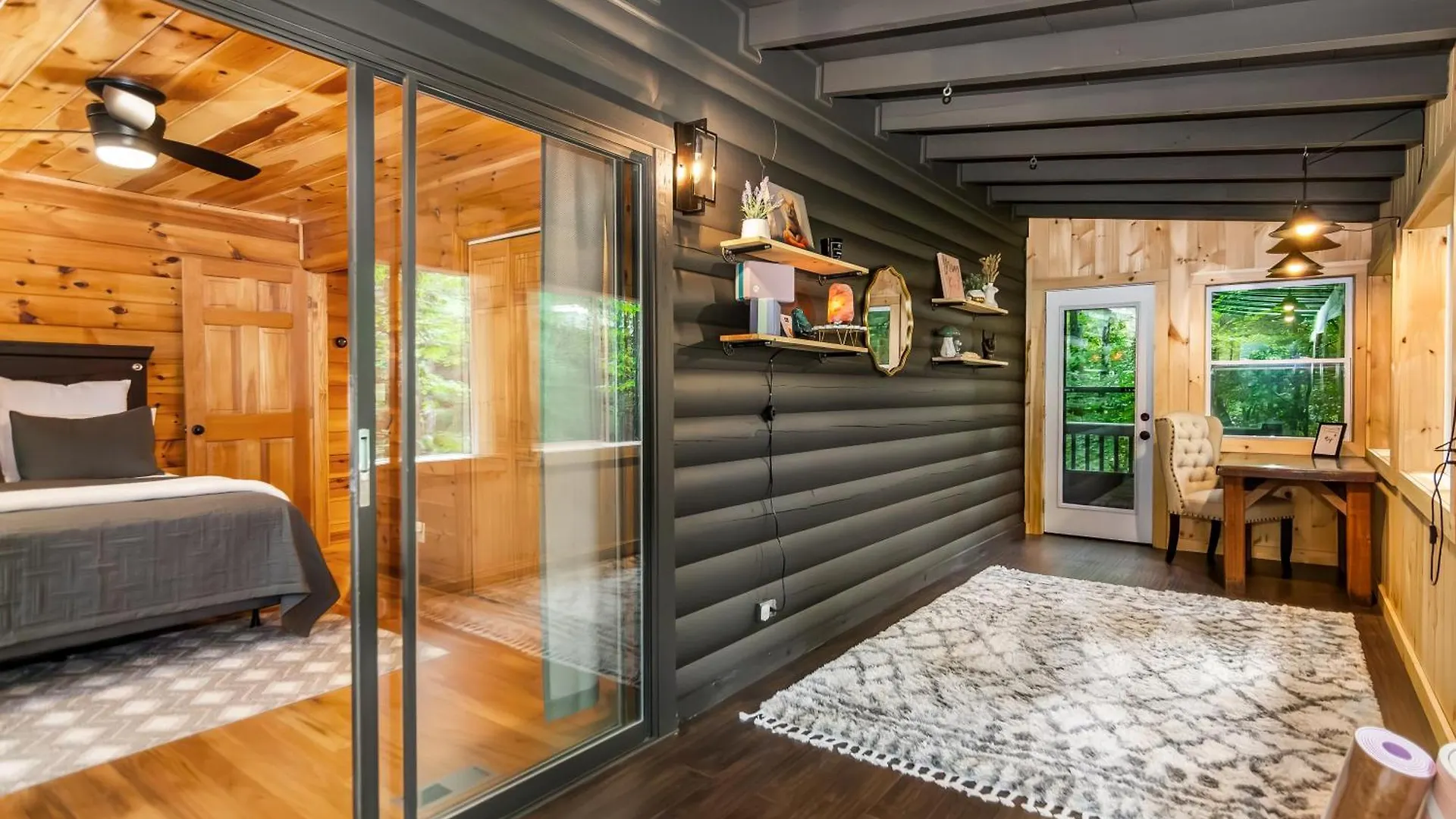 Holiday home Downward Dog - Hot Tub, Pool Table, Fireplace, Yoga Den *