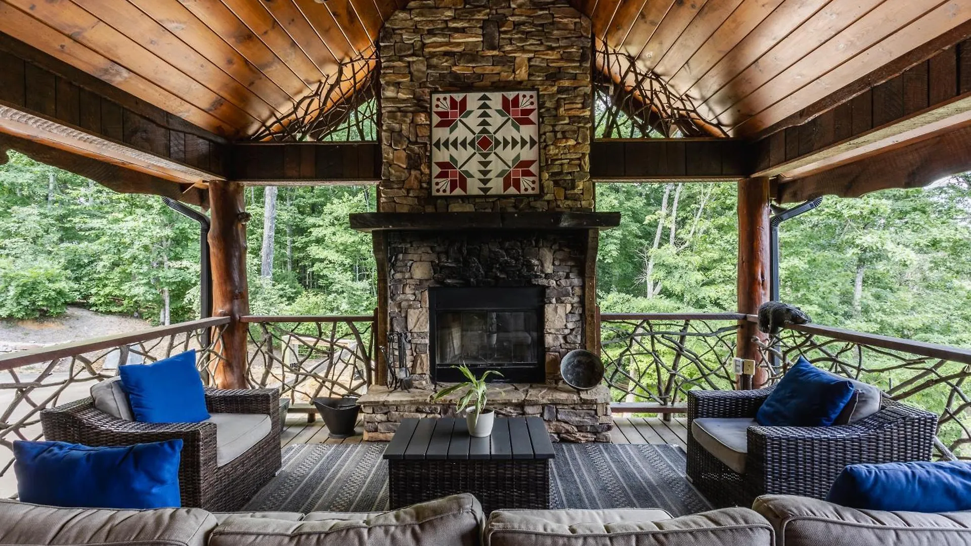 Lookout - Luxurious Mountain Holiday home *