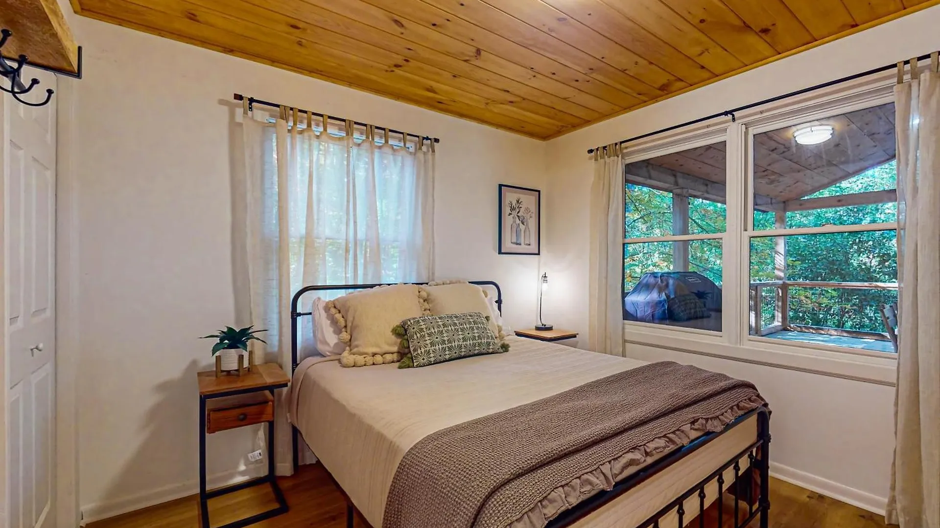 Cozy In The Trees * Blue Ridge
