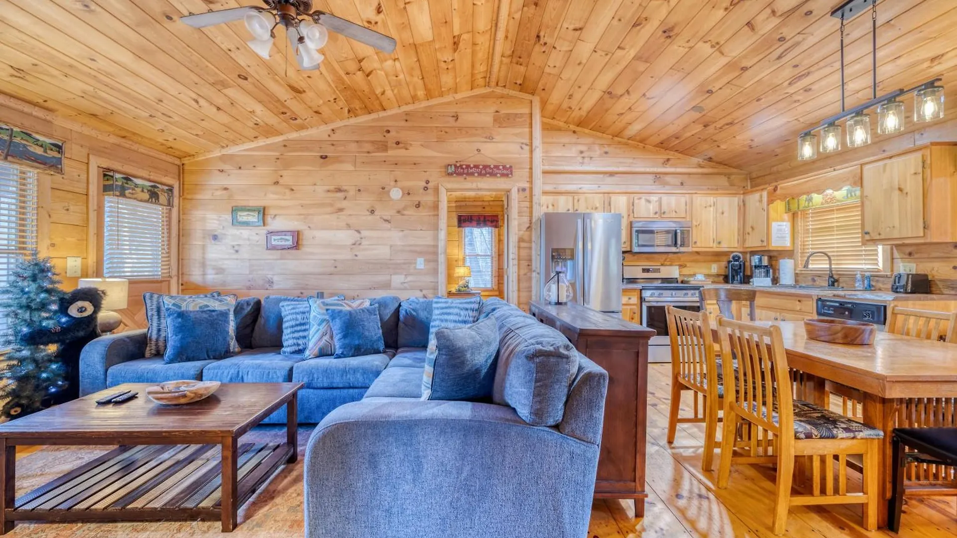 Secluded Sunrise Ridge-10 Min From Blue Ridge, King Beds, Hot Tub, 2 Porches, Fireplace Wood Burning, Mountain View, Cozy * בלו רידג'
