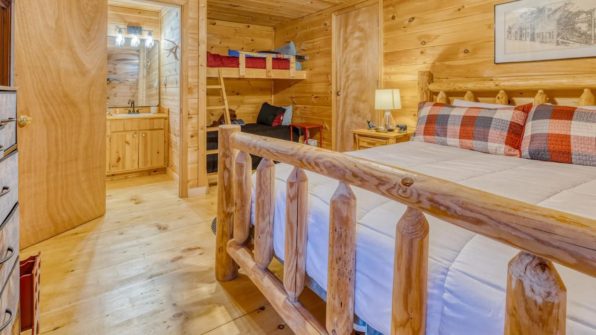 Secluded Sunrise Ridge-10 Min From Blue Ridge, King Beds, Hot Tub, 2 Porches, Fireplace Wood Burning, Mountain View, Cozy *