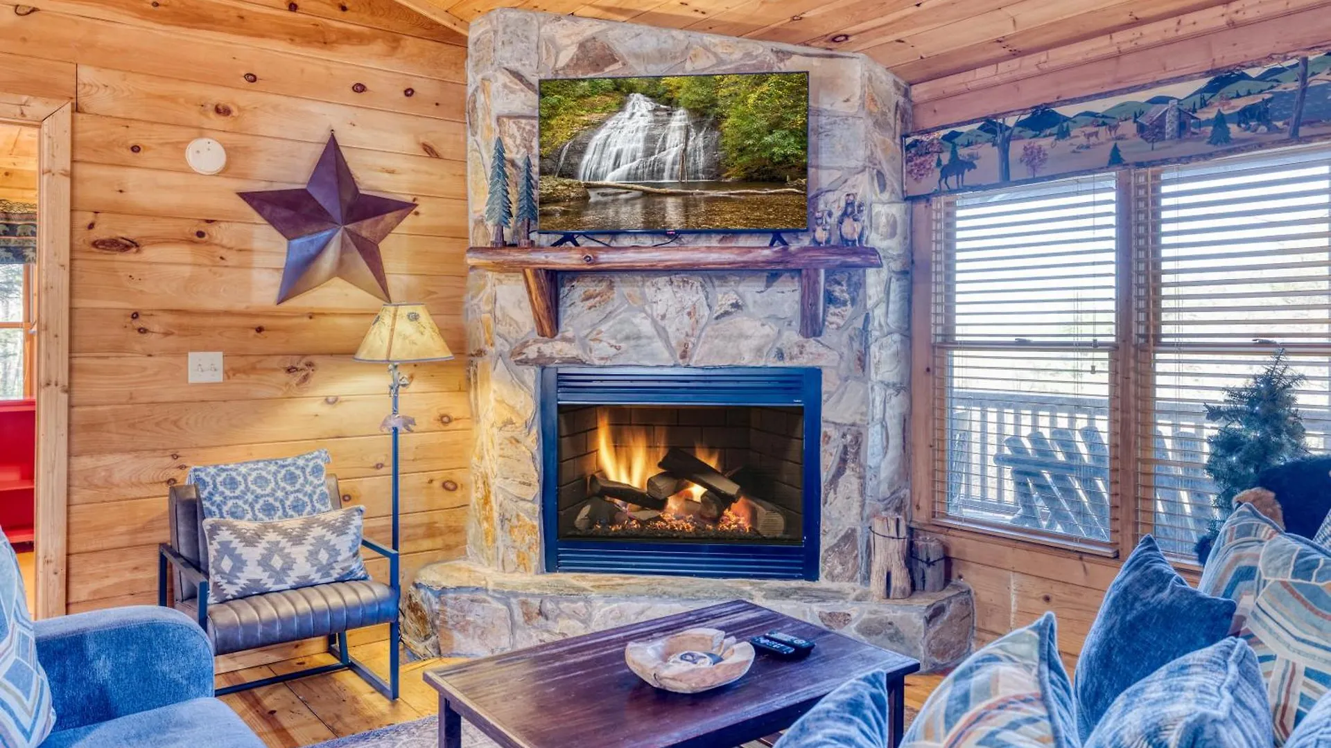 Secluded Sunrise Ridge-10 Min From Blue Ridge, King Beds, Hot Tub, 2 Porches, Fireplace Wood Burning, Mountain View, Cozy