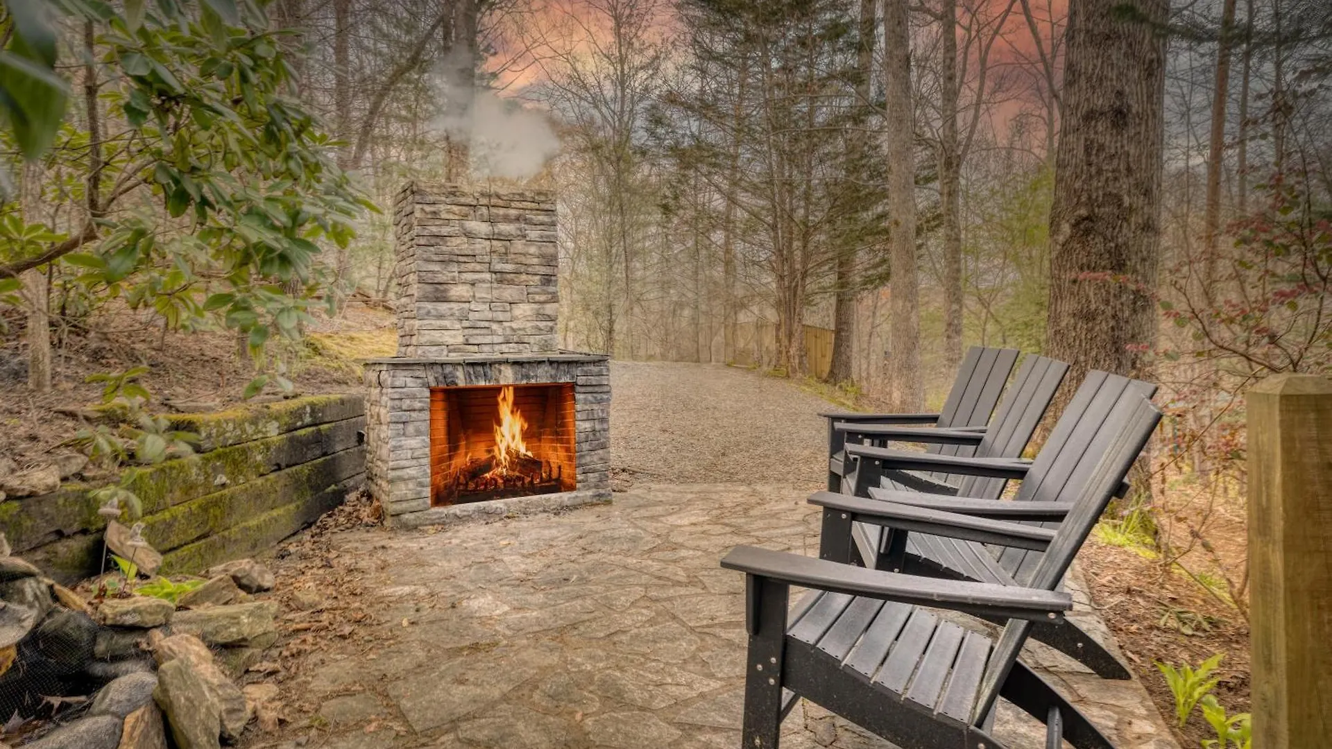 Secluded Sunrise Ridge-10 Min From Blue Ridge, King Beds, Hot Tub, 2 Porches, Fireplace Wood Burning, Mountain View, Cozy בית נופש *