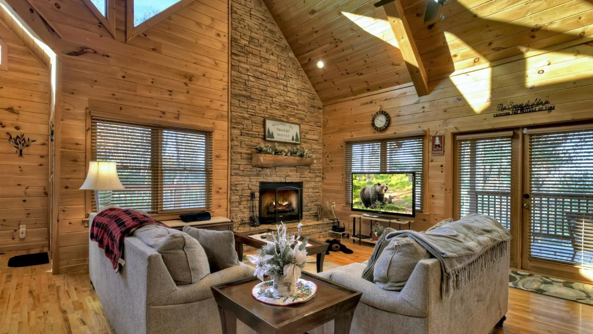 Moonlight Mountain - Great Views And A Hot Tub Villa