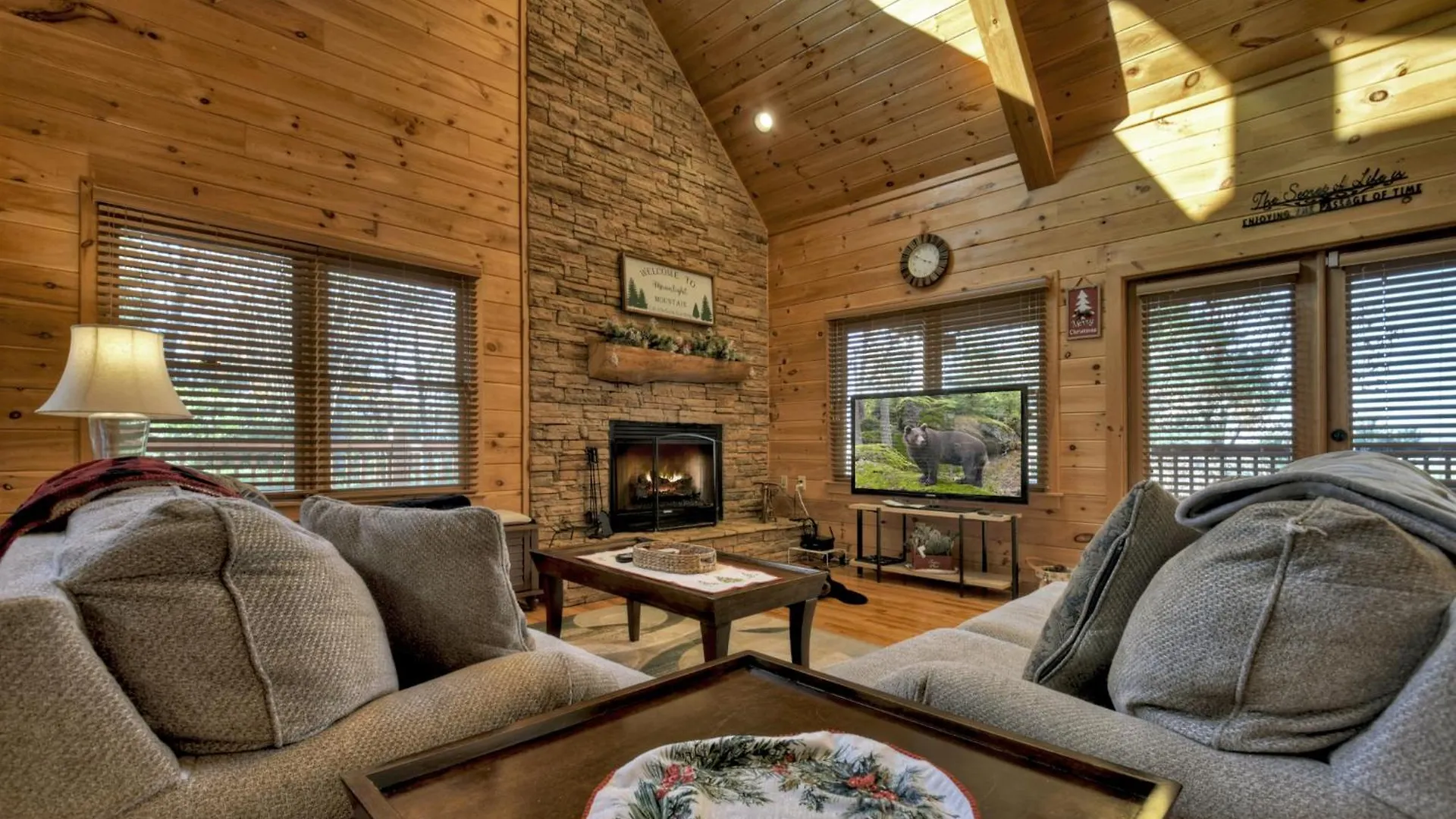 Villa Moonlight Mountain - Great Views And A Hot Tub