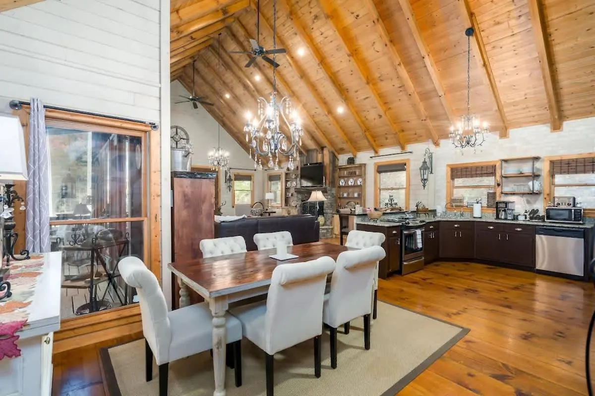 Holiday home New Listing! The Laurel Mountain