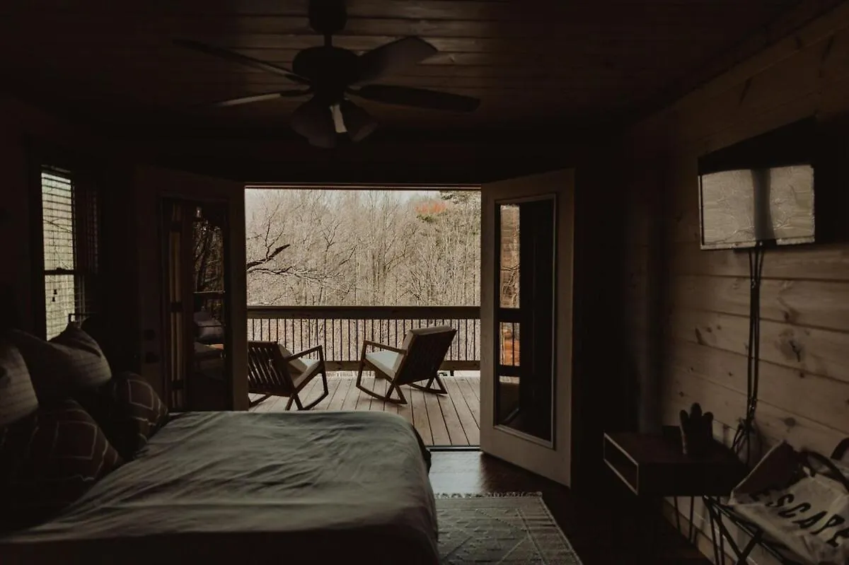 Blackberry Cabin, A Cozy Modern Blue Ridge