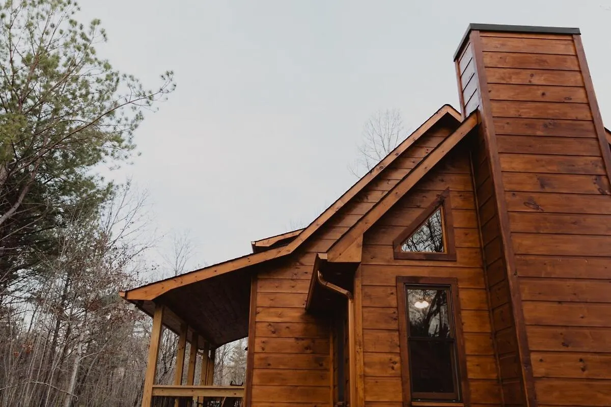 Blackberry Cabin, A Cozy Modern Holiday home *