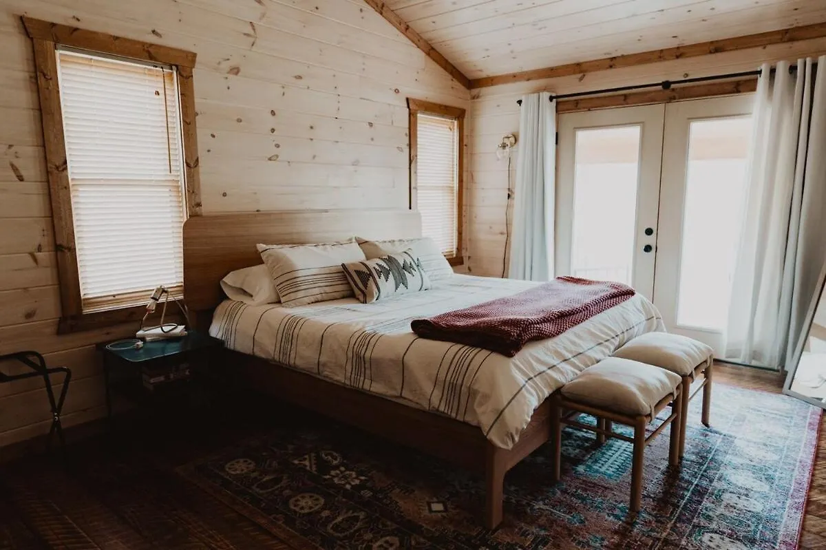 Blackberry Cabin, A Cozy Modern Holiday home