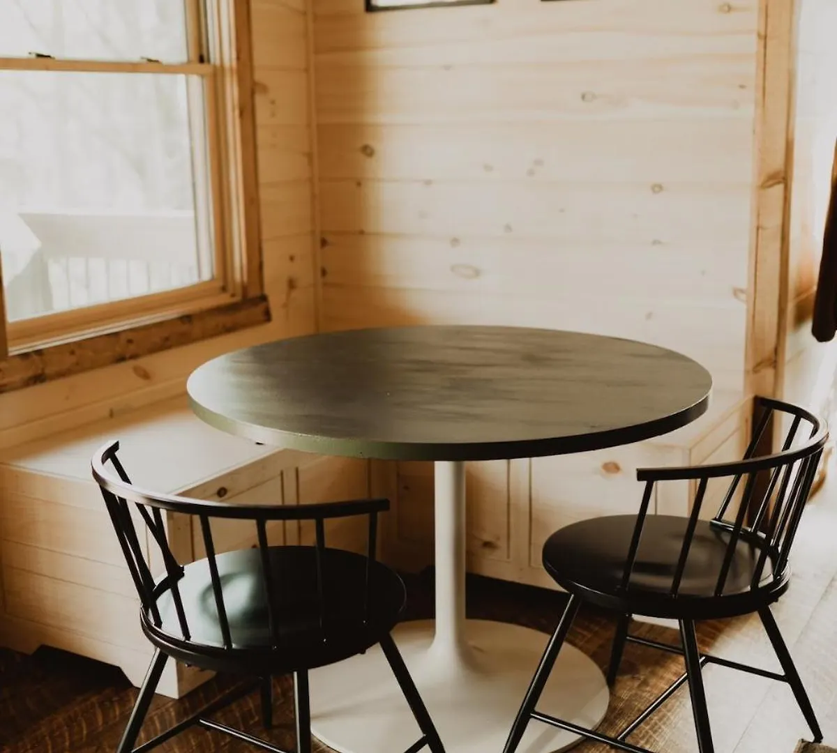 Blackberry Cabin, A Cozy Modern Holiday home
