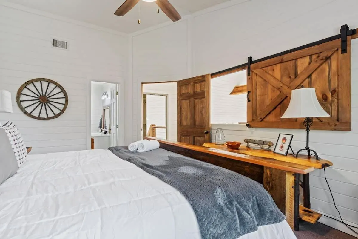 Radiance And Luxe In Lakeside Georgia * Blue Ridge