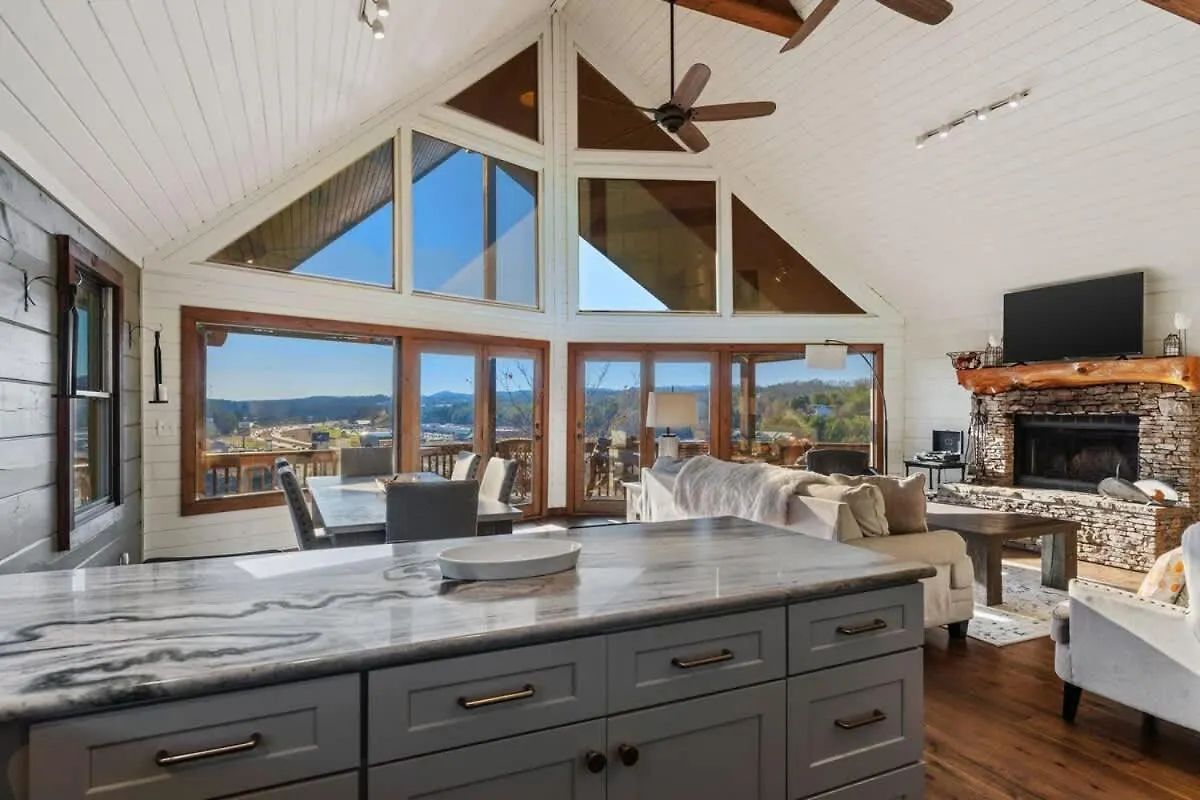 Radiance And Luxe In Lakeside Georgia