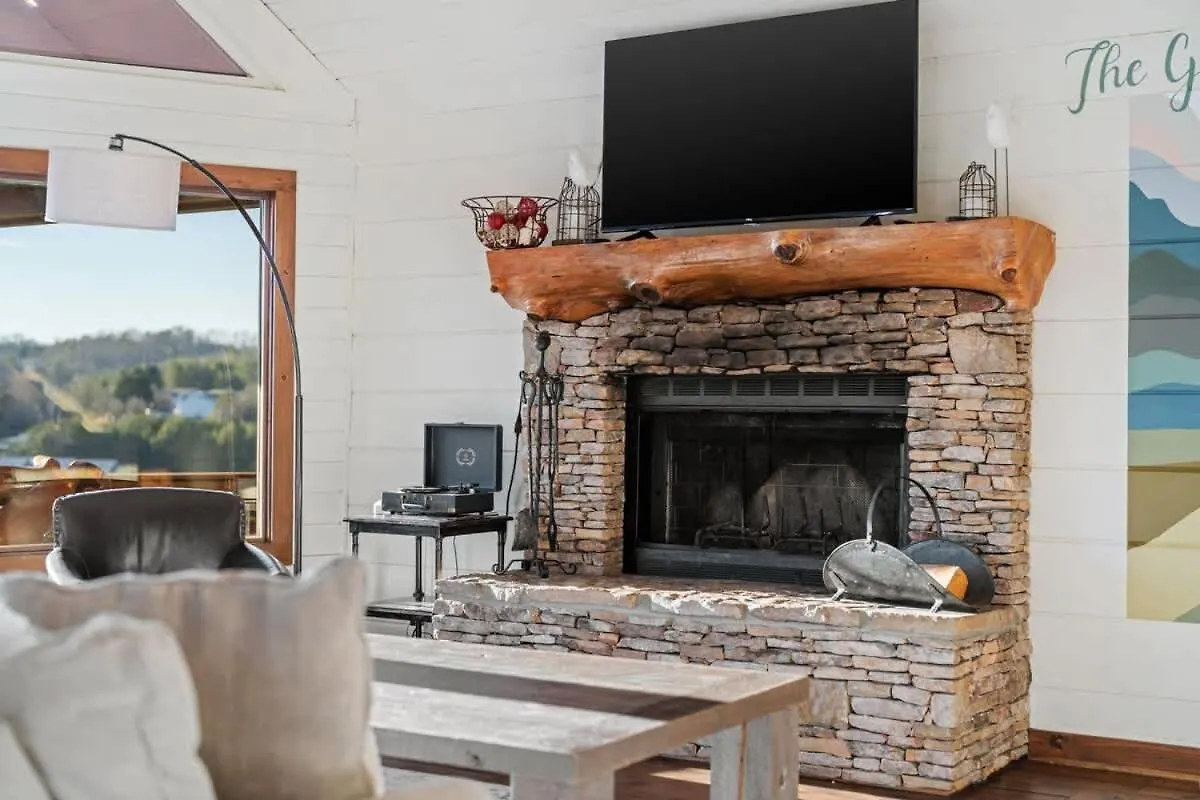 Radiance And Luxe In Lakeside Georgia * Blue Ridge