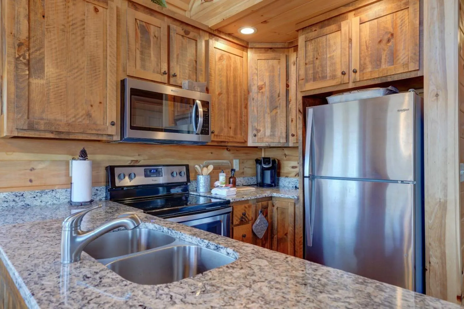 Villa Firepit Chats Hot Tub Dips Cozy Eves By The Fireplace Serene Wooded Surroundings - Rosiey *