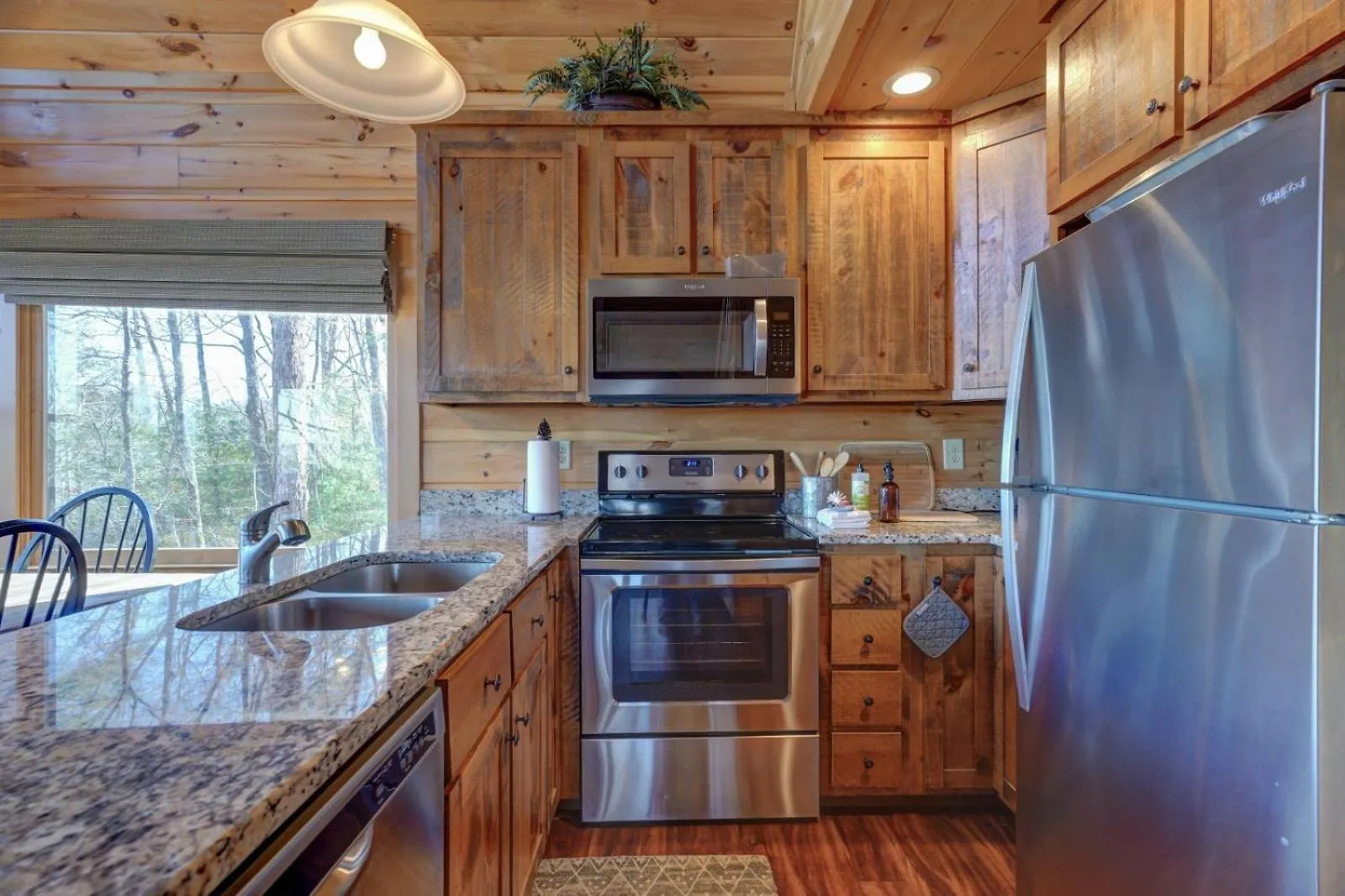 Firepit Chats Hot Tub Dips Cozy Eves By The Fireplace Serene Wooded Surroundings - Rosiey Villa Blue Ridge