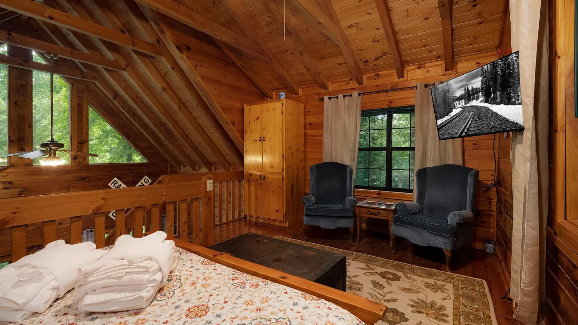 Holiday home Aboard - Log Cabin, Game Room, Hot Tub, View, Private Dock - Blue Ridge, Ga