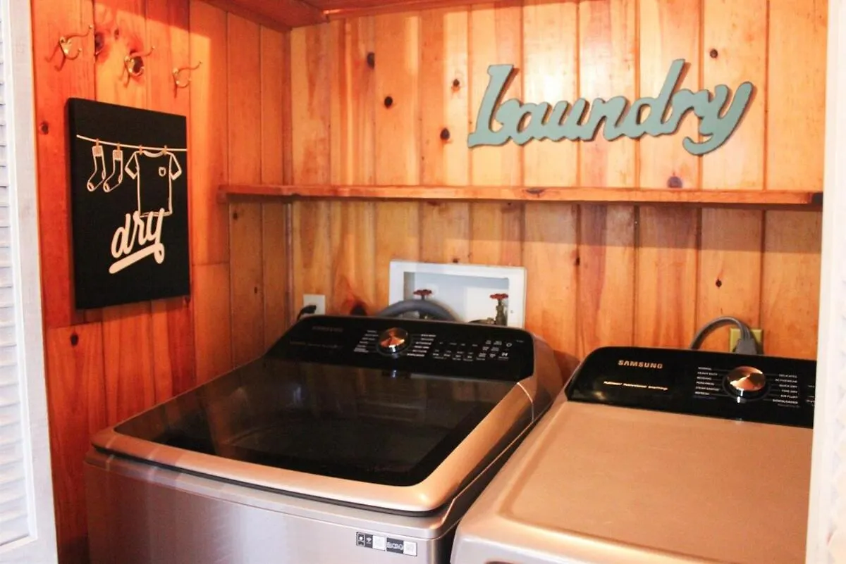 The Legend Of Aska- Cabin, River & Mtn Views, Hot Tub, Game Holiday home Blue Ridge