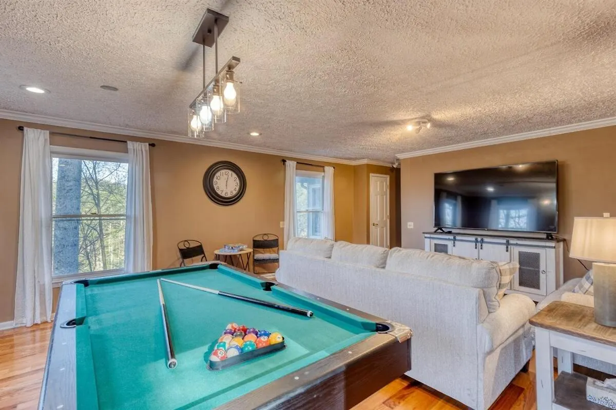 The Legend Of Aska- Cabin, River & Mtn Views, Hot Tub, Game Holiday home Blue Ridge