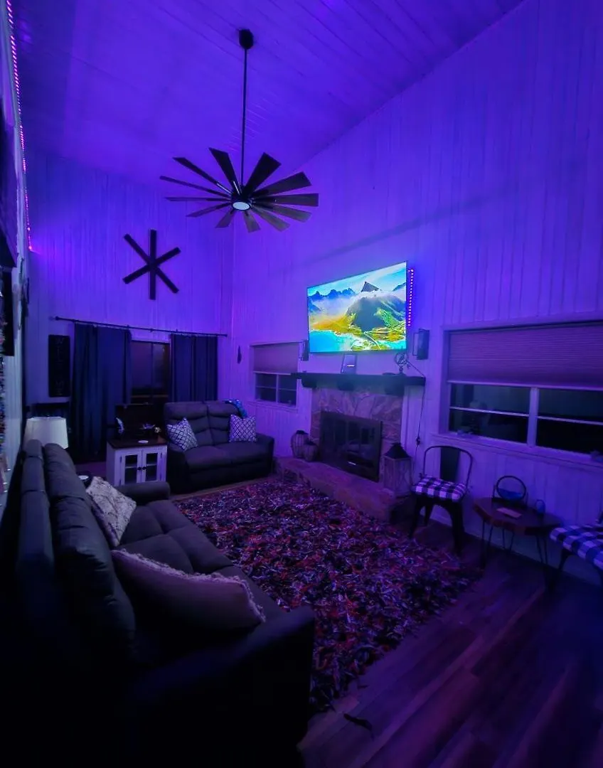 The Legend Of Aska- Cabin, River & Mtn Views, Hot Tub, Game Holiday home Blue Ridge