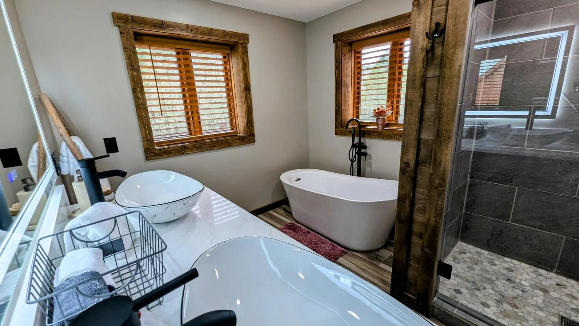 Holiday home The Chariot - Creek Front With Hottub, Fire Pits, Billiards, Ev Charger - Sandalwood