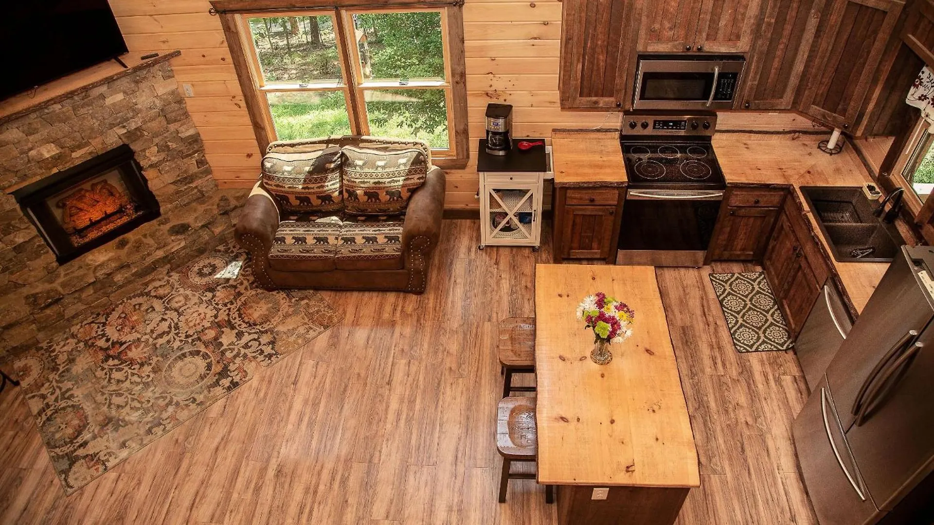 Villa Adore The Smores Rustic Mountain Charm Outdoor Spaces And A Cozy Hot Tub
