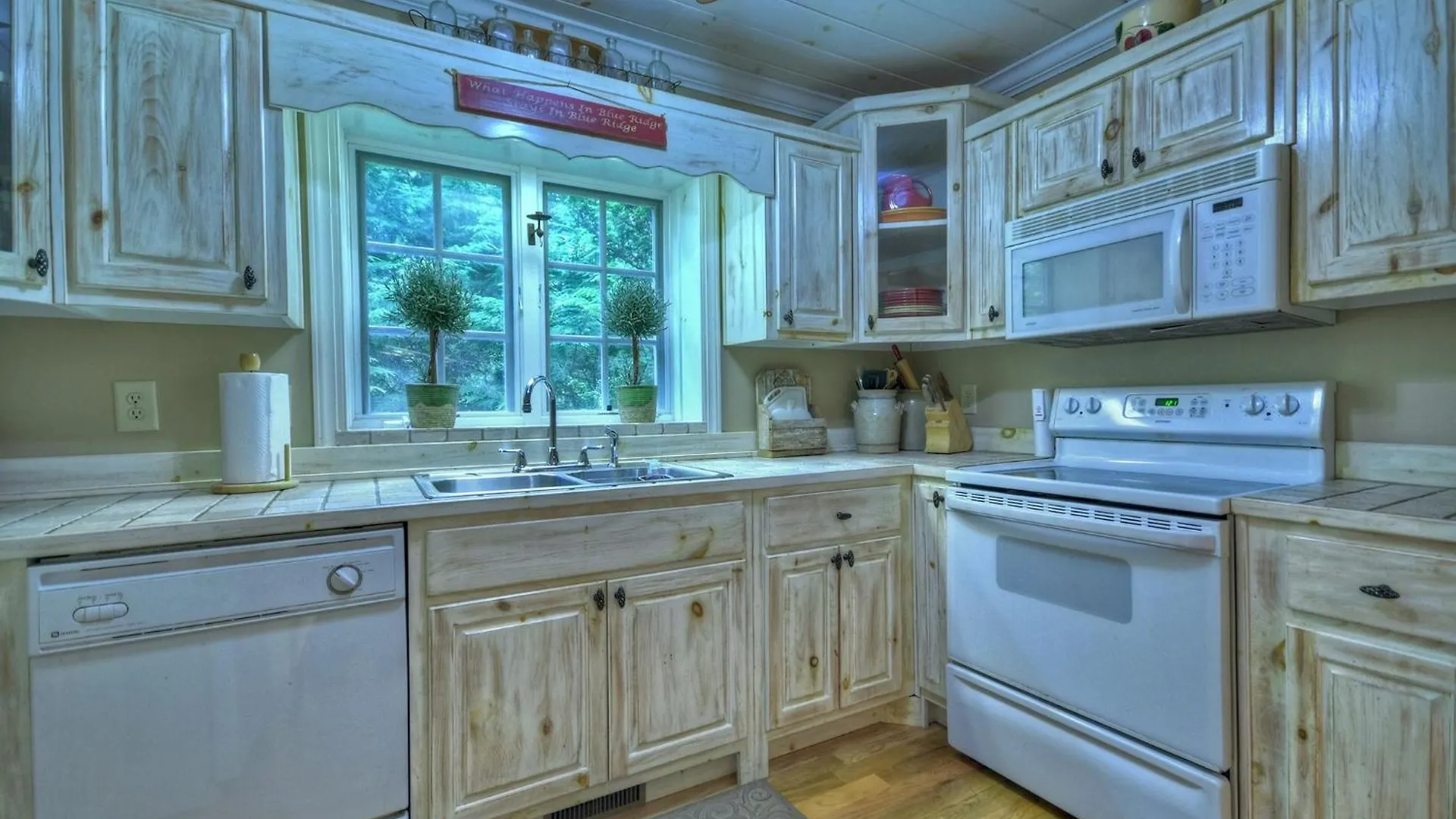Southern Living Cozy Up By The Fire Relax On The Porch And Enjoy Peaceful Surroundings Villa *