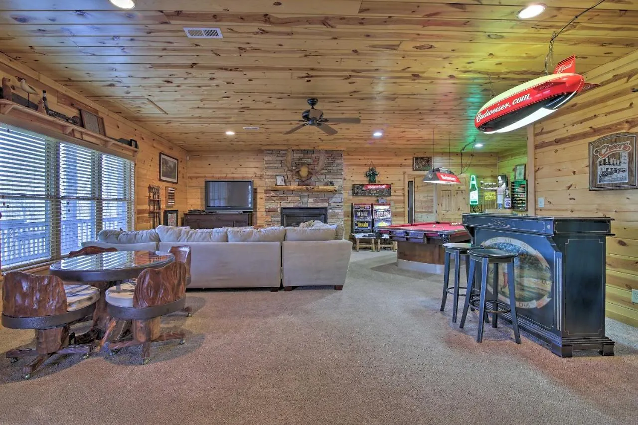 Family Luxury Rental With Hot Tub! Holiday home Blue Ridge