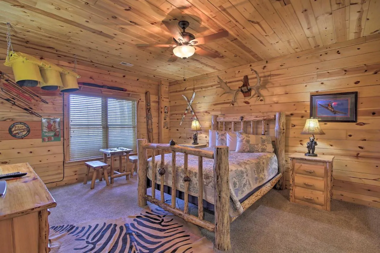 Holiday home Family Luxury Rental With Hot Tub!