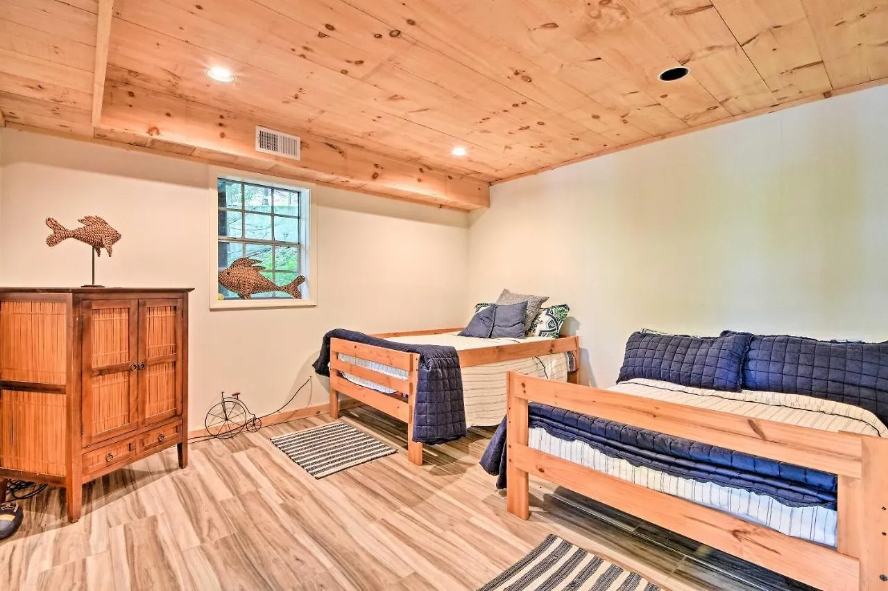 Holiday home Lake Cabin With Boat Dock And Hot Tub! Blue Ridge