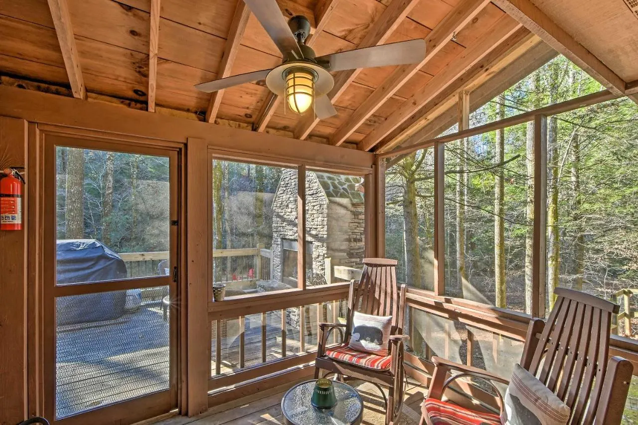 Holiday home Mtns Creekside With Hot Tub And Pier!