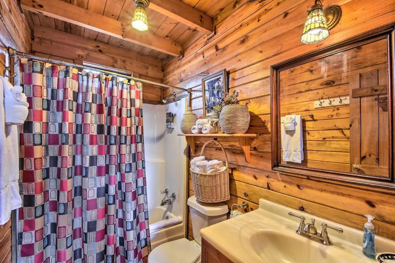 Holiday home Cherry Log Mountain Cabin Hot Tub,fire Pit And More
