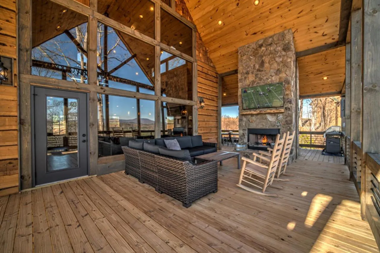Holiday home Falcons Lair