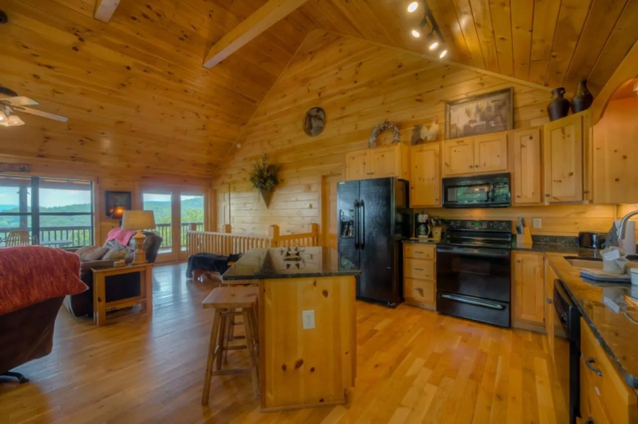 Holiday home Treetops- Pet Friendly Master On Main 5 Minutes From Downtown Blue Ridge