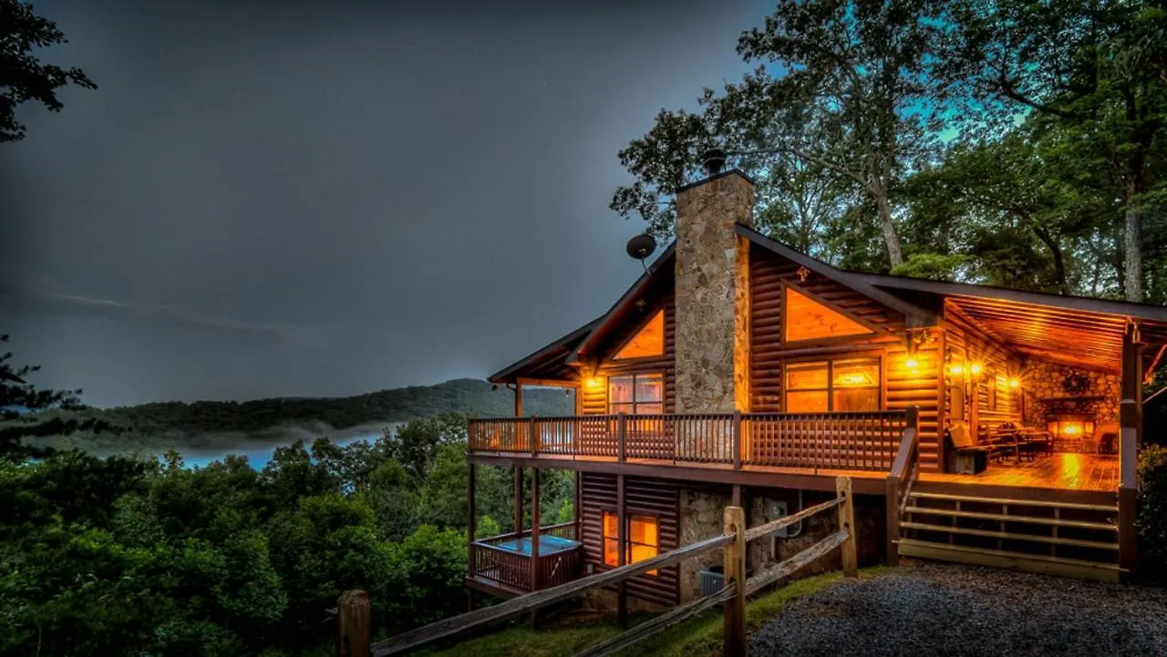 Treetops- Pet Friendly Master On Main 5 Minutes From Downtown *