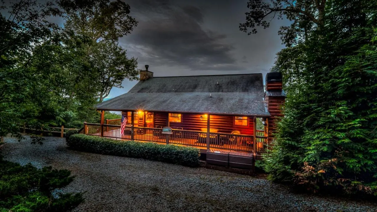 Holiday home Treetops- Pet Friendly Master On Main 5 Minutes From Downtown Blue Ridge