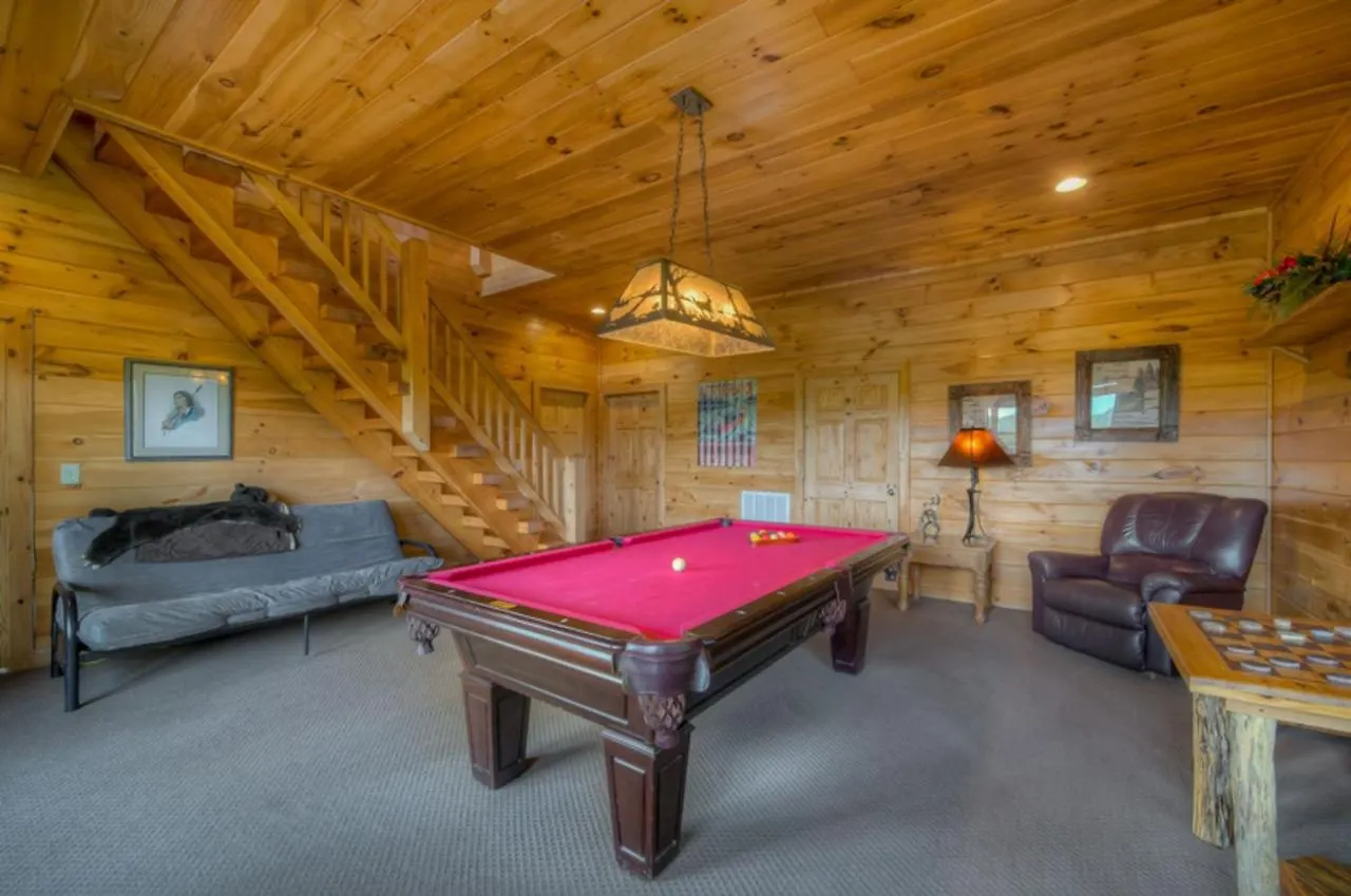 Treetops- Pet Friendly Master On Main 5 Minutes From Downtown Blue Ridge